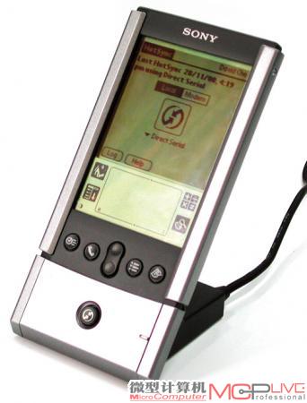 2000年8月问世的SONY Clie S300宣告Palm阵营在PDA领域获得空前强大的支持，当然，这样的经典产品肯定不会被MC评测工程师放过，编辑部一口气买了4台！