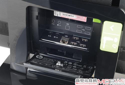 背后盖板下隐藏着4个USB接口、RJ-45网络接口和音频接口，没有发现视频输入输出接口，所以我们没办法把惠普TouchSmart610当成显示器使用。
