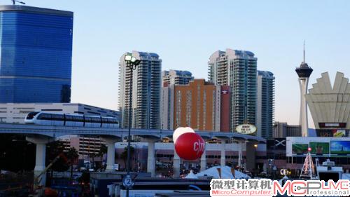 夕阳下的单轨,4边像重庆2号线,流线车头又像重庆3号线。 夕阳下的单轨,4边像重庆2号线,流线车头又像重庆3号线。