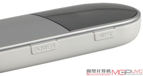 机身只提供简单的电源键与WPS加密键，使用简单。