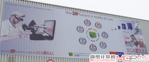 在第一天前往记者中心的路上，我们就发现了一个3D展商巨大的宣传海报。