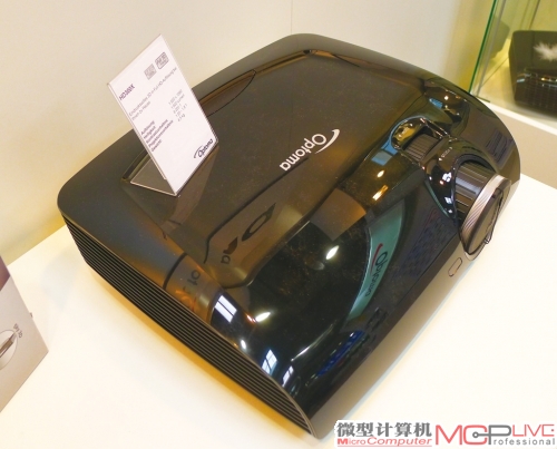 奥图码展示了3D高清投影机