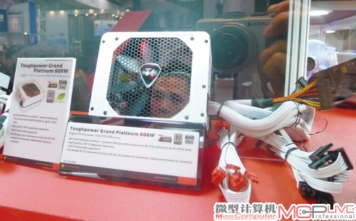 Tt在现场展示了600W的80Plus白金电源，同时我们也在展会现场看到了FSP、酷冷至尊等品牌的80Plus白金电源产品。