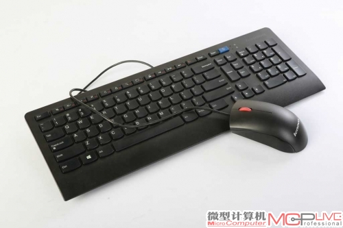 扬天S850配备了一套有线键鼠，在稳定性和精准度上，有线键鼠肯定是优于无线键鼠和触摸屏，代价就是牺牲了美观。