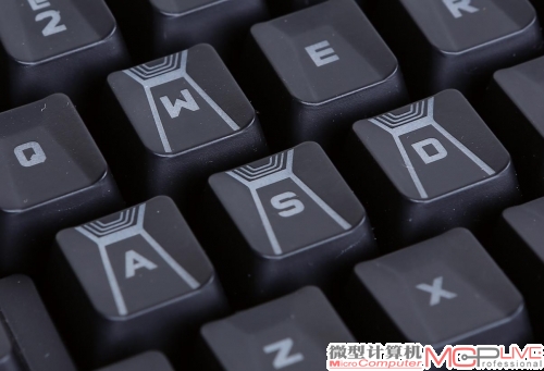 G系列特色，游戏按键身上的纹身。